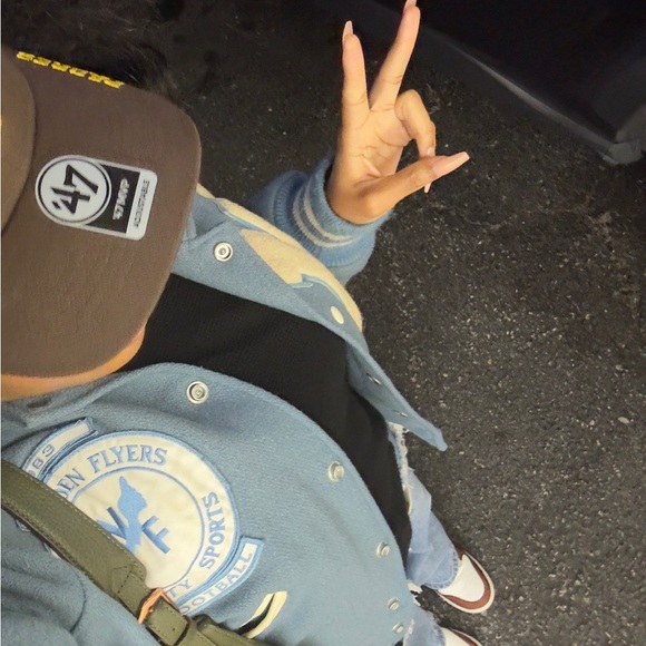 Meet your Posher, Gabrielle - Picture 1 of 1